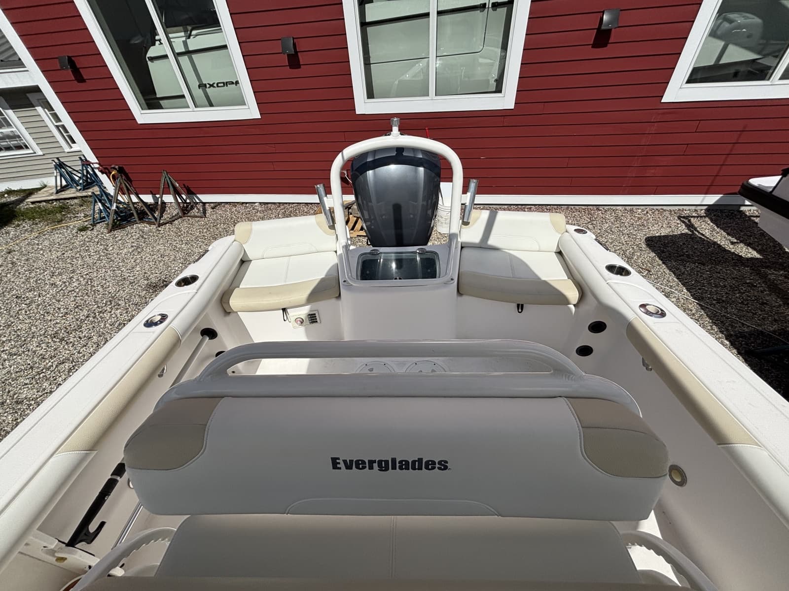 2011 Everglades Everglades 230 CC