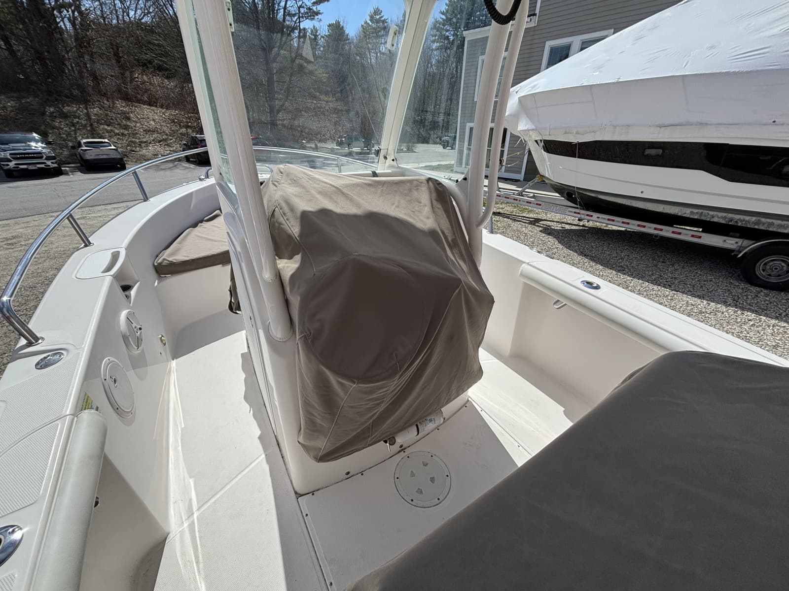 2011 Everglades Everglades 230 CC