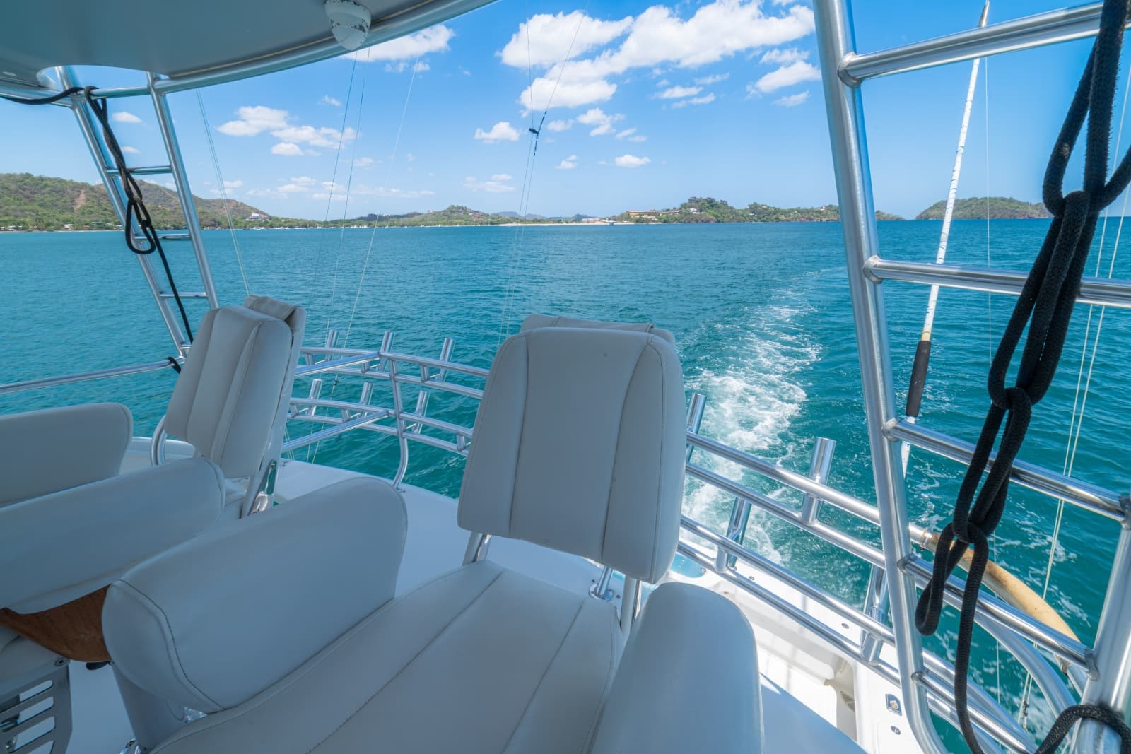 2005 Viking 61 Convertible - Photo 59