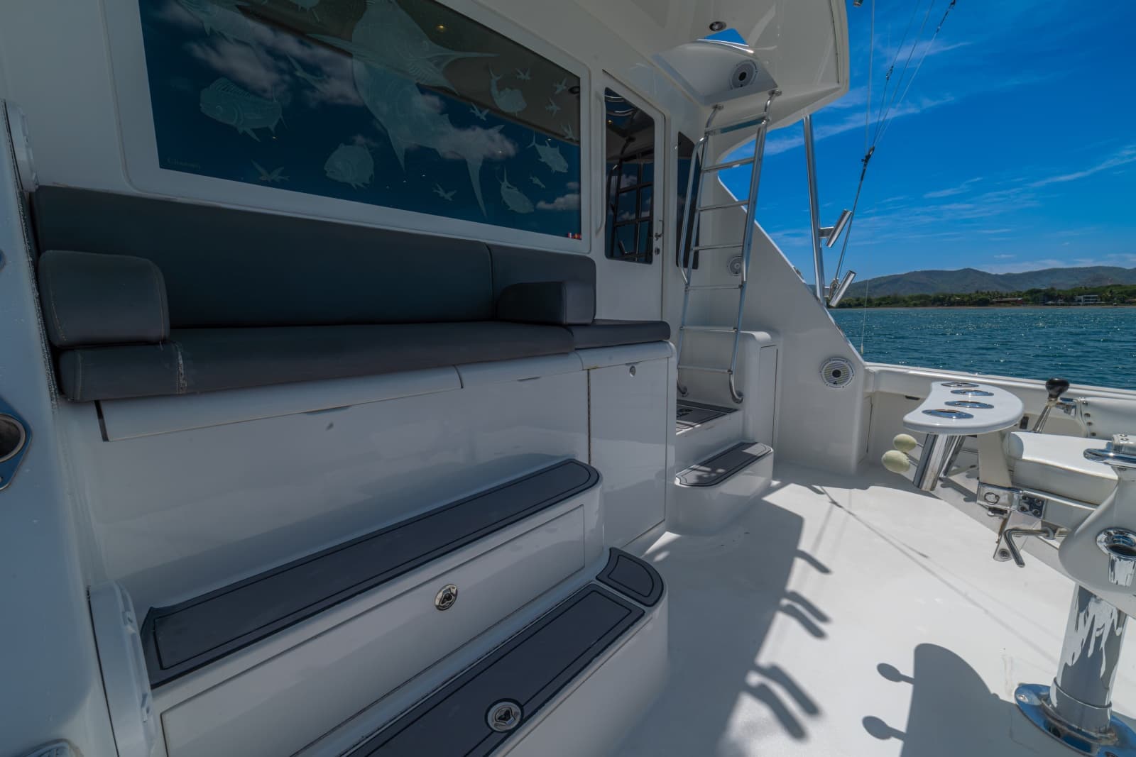2005 Viking 61 Convertible - Photo 52