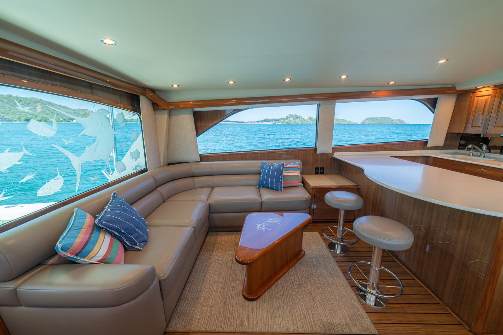 2005 Viking 61 Convertible - Photo 6