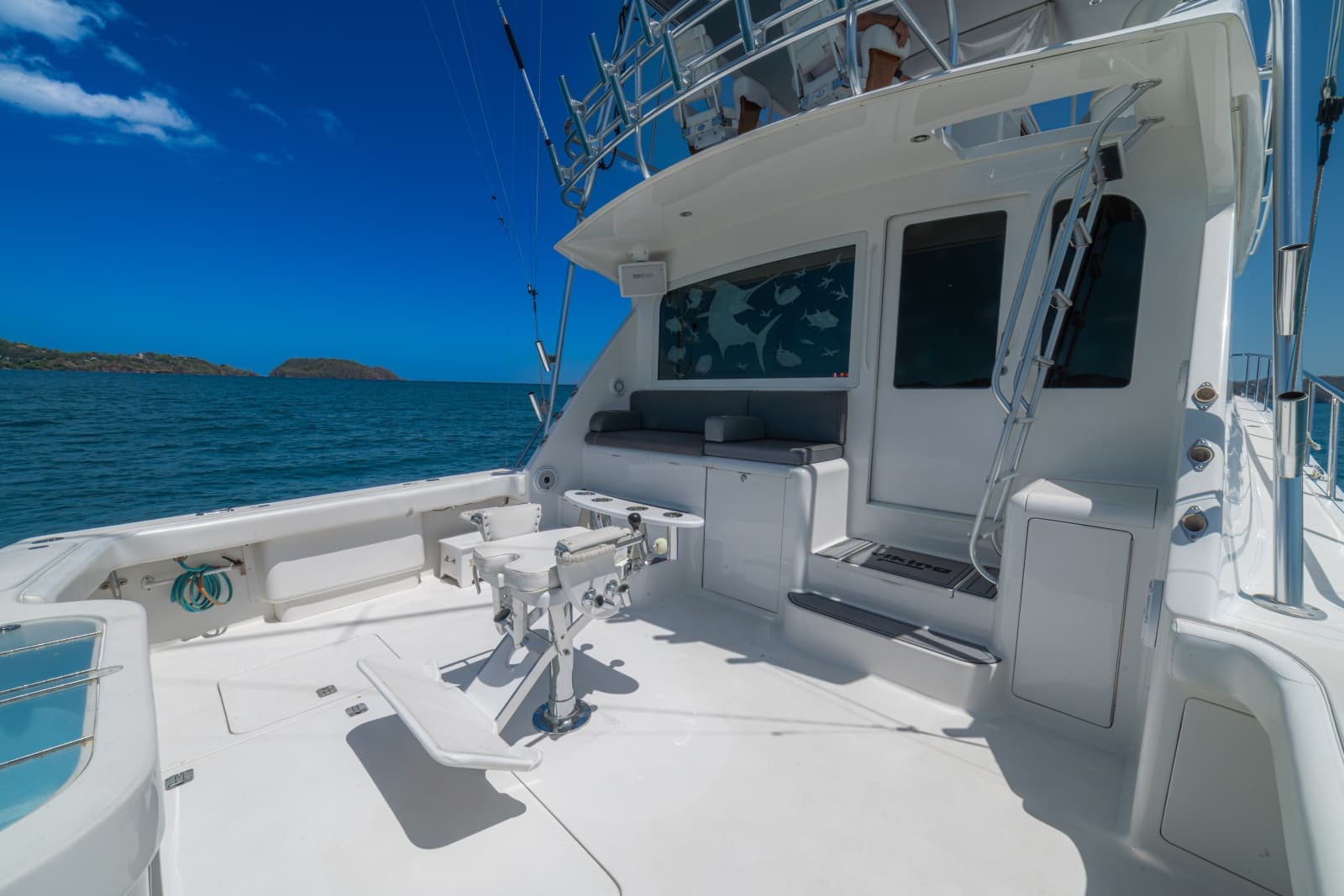 2005 Viking 61 Convertible - Photo 50