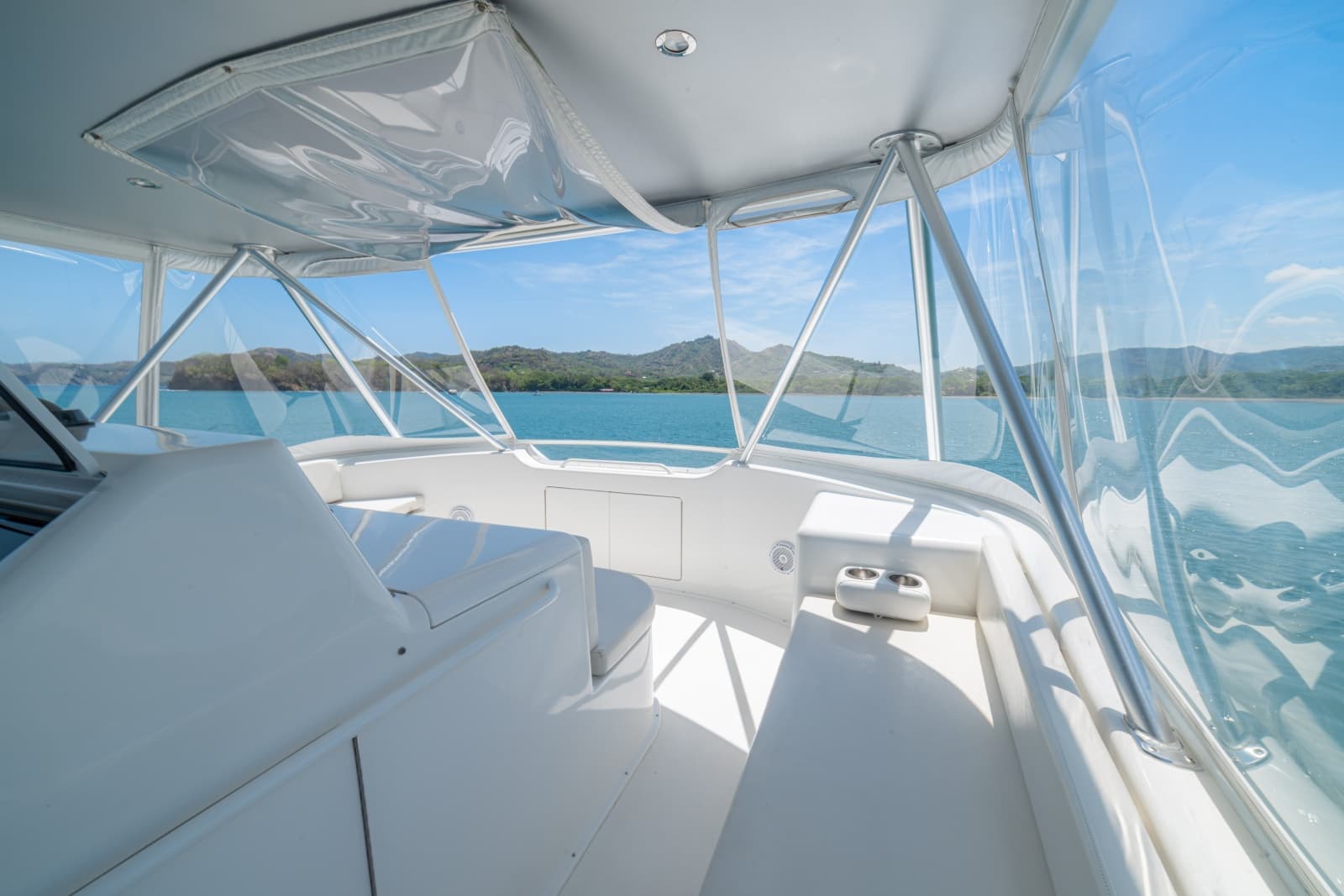 2005 Viking 61 Convertible - Photo 69