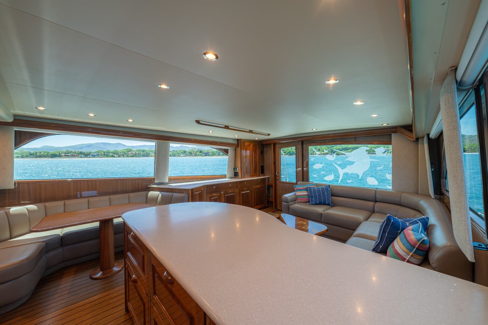 2005 Viking 61 Convertible - Photo 12