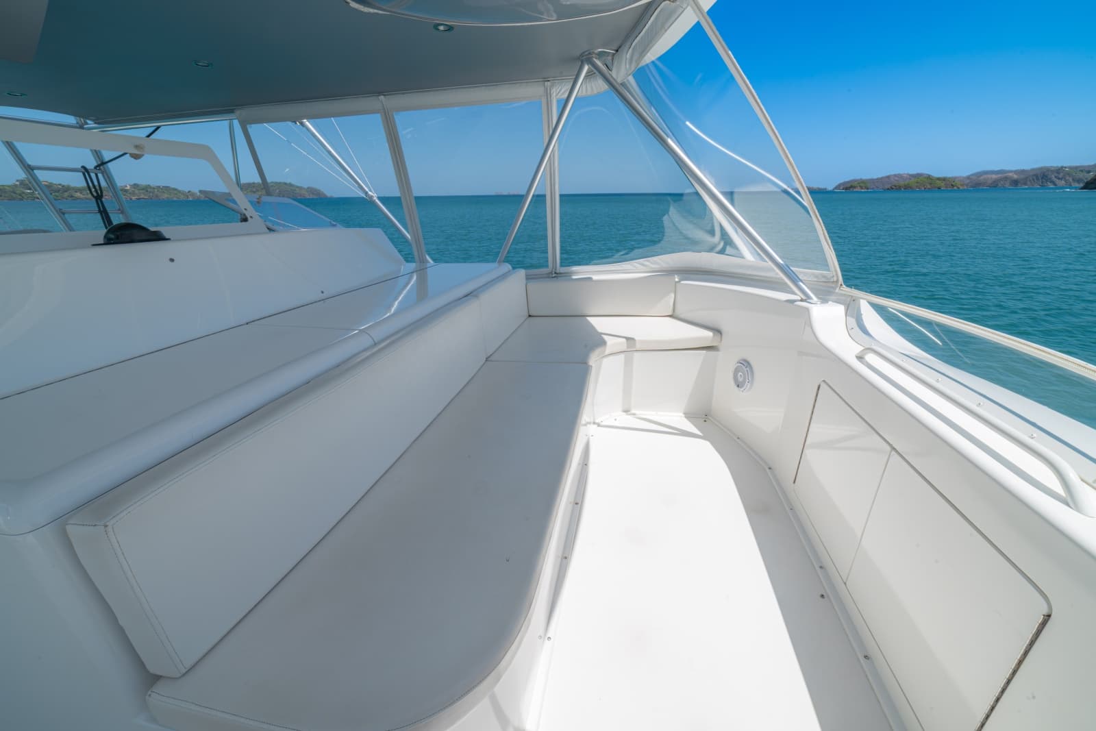 2005 Viking 61 Convertible - Photo 71