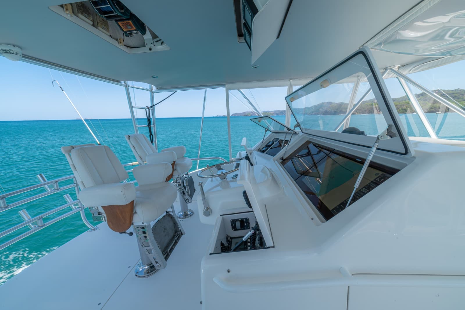 2005 Viking 61 Convertible - Photo 62