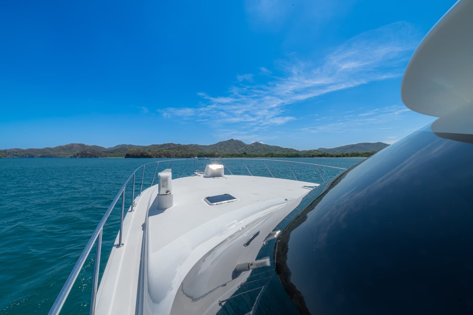2005 Viking 61 Convertible - Photo 73