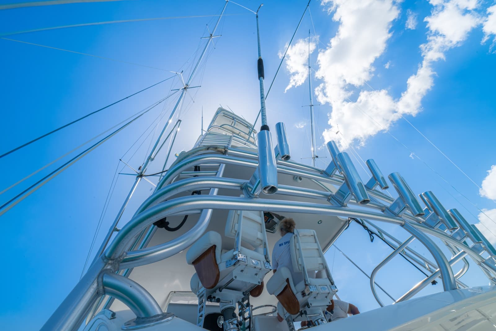 2005 Viking 61 Convertible - Photo 58