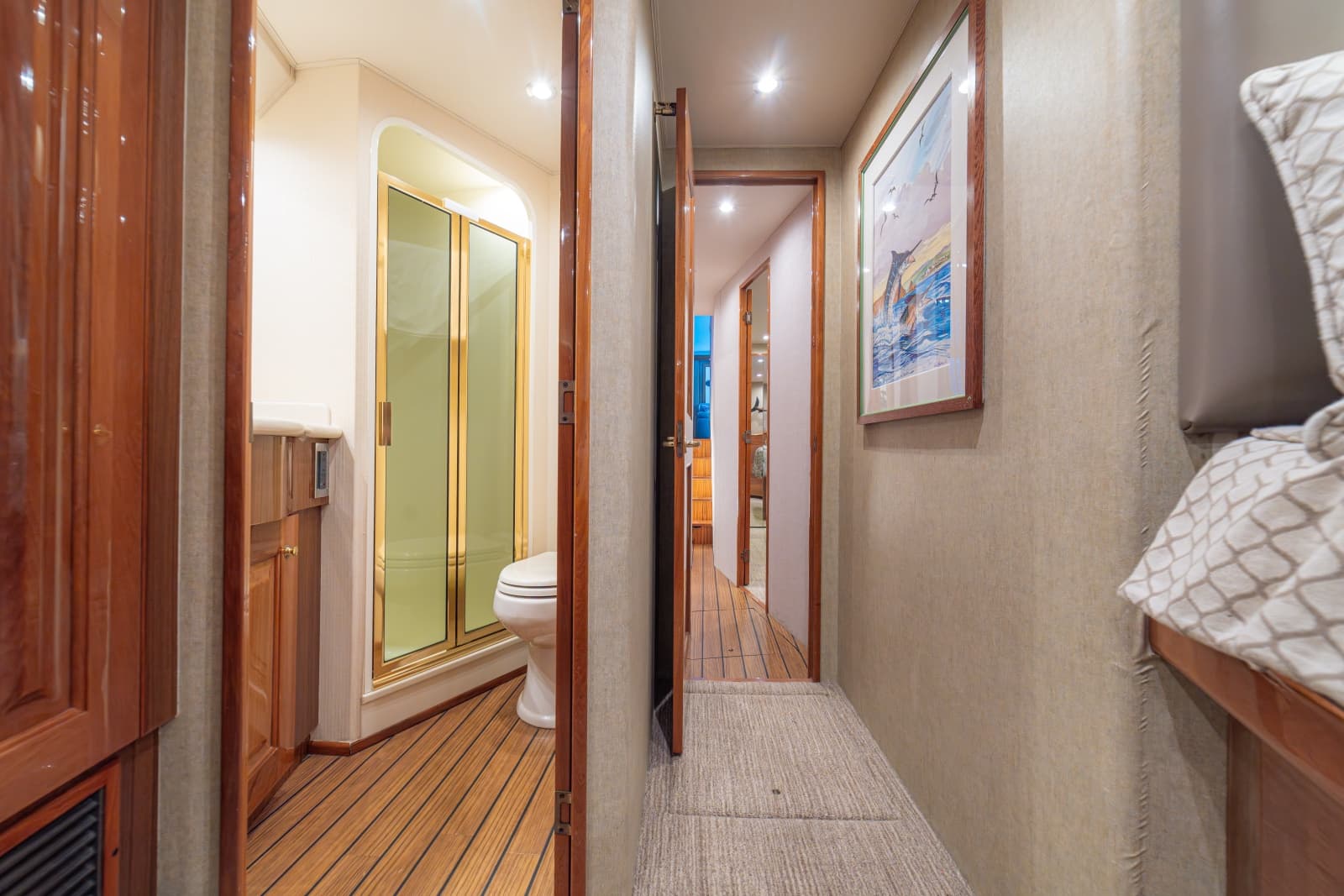 2005 Viking 61 Convertible - Photo 38
