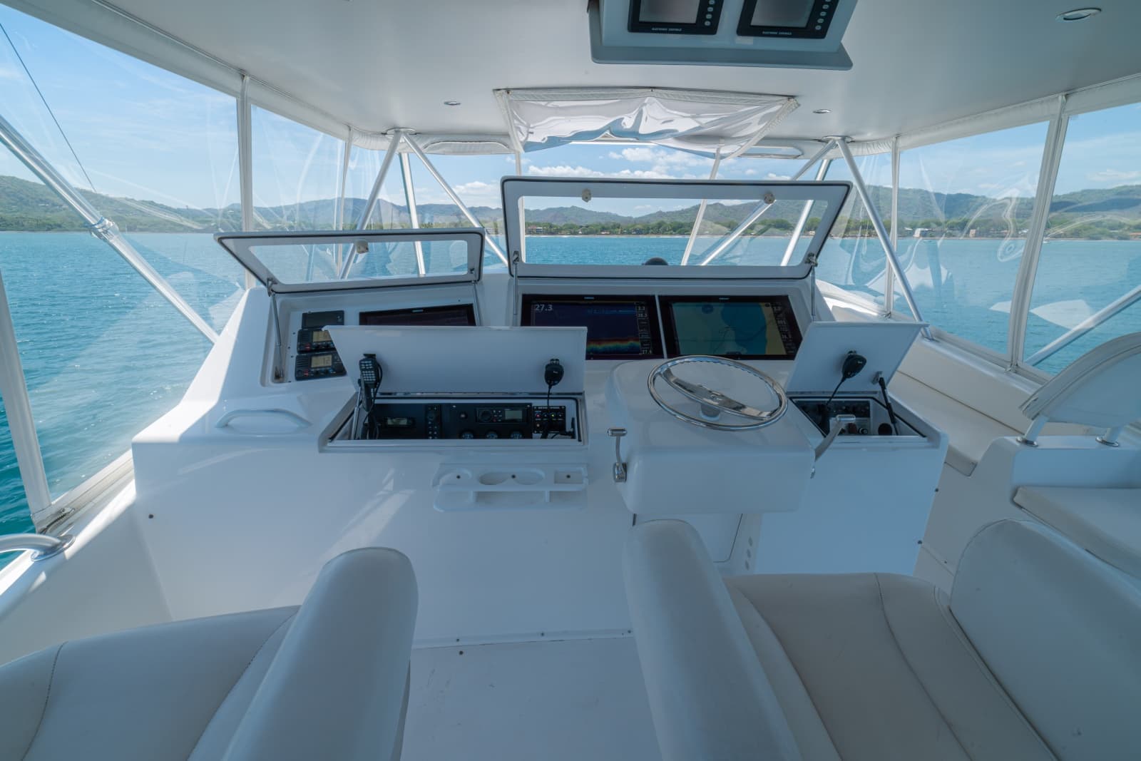 2005 Viking 61 Convertible - Photo 61