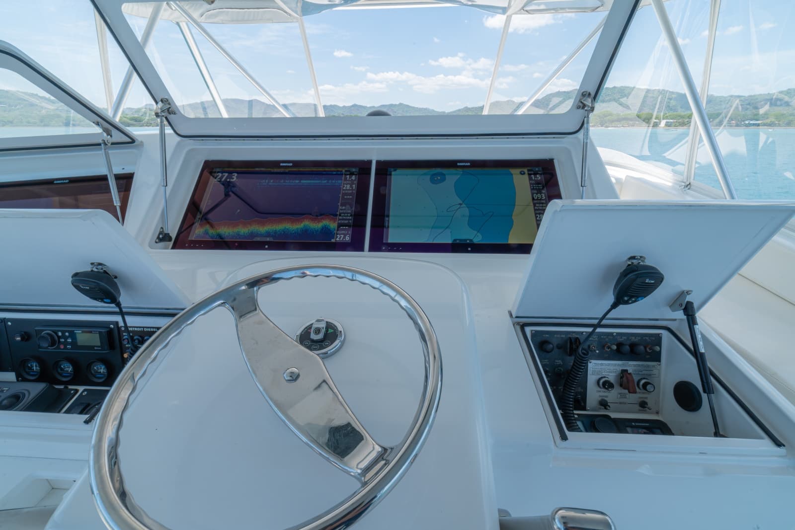 2005 Viking 61 Convertible - Photo 65
