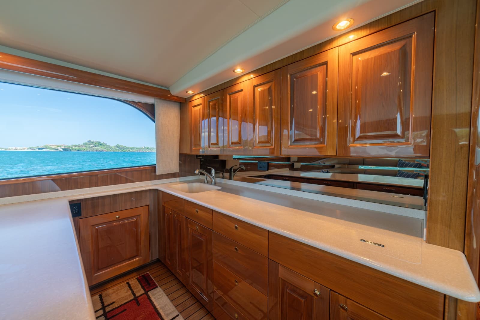 2005 Viking 61 Convertible - Photo 10