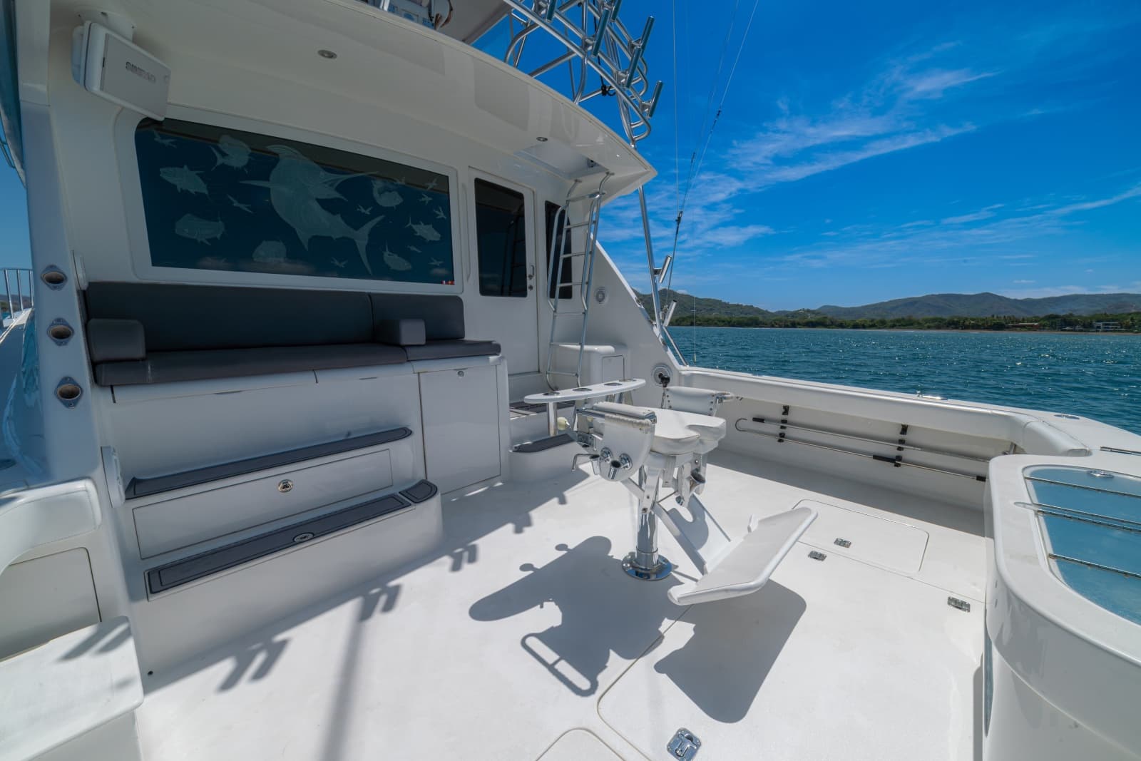 2005 Viking 61 Convertible - Photo 54