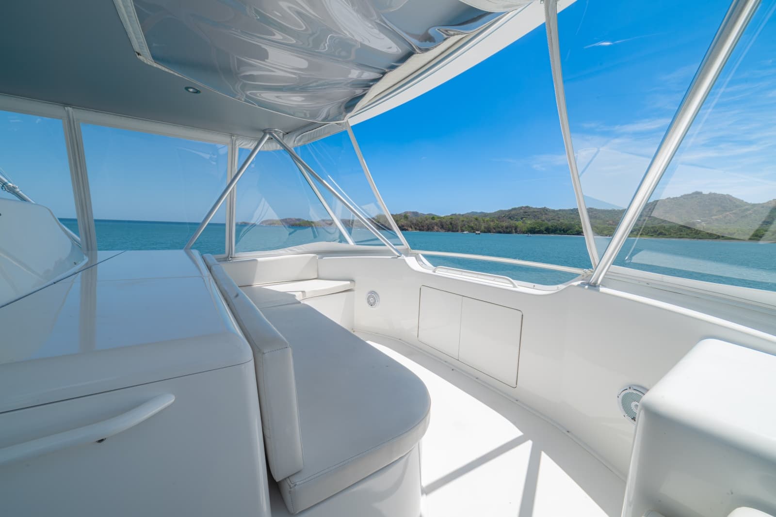 2005 Viking 61 Convertible - Photo 70
