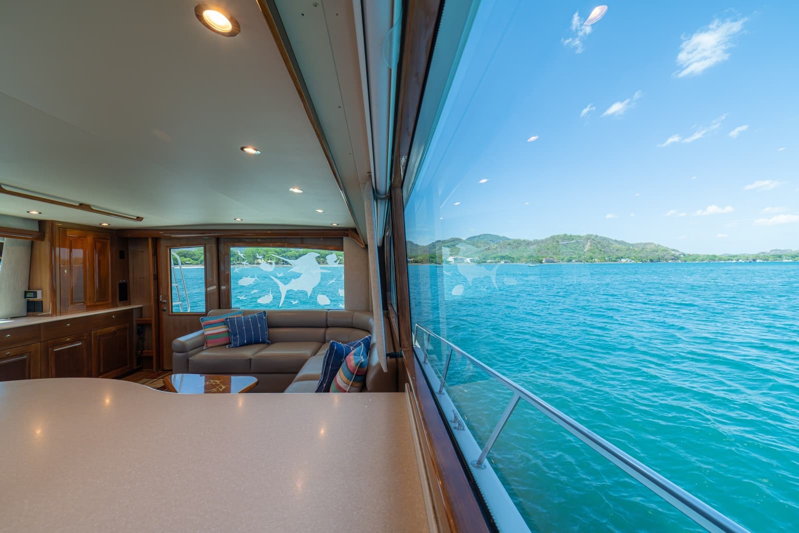 2005 Viking 61 Convertible - Photo 13