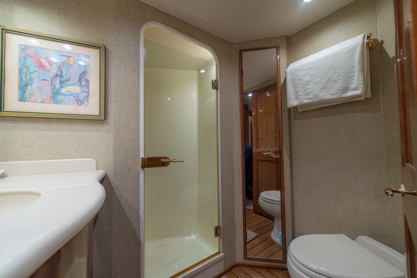 2005 Viking 61 Convertible - Photo 36