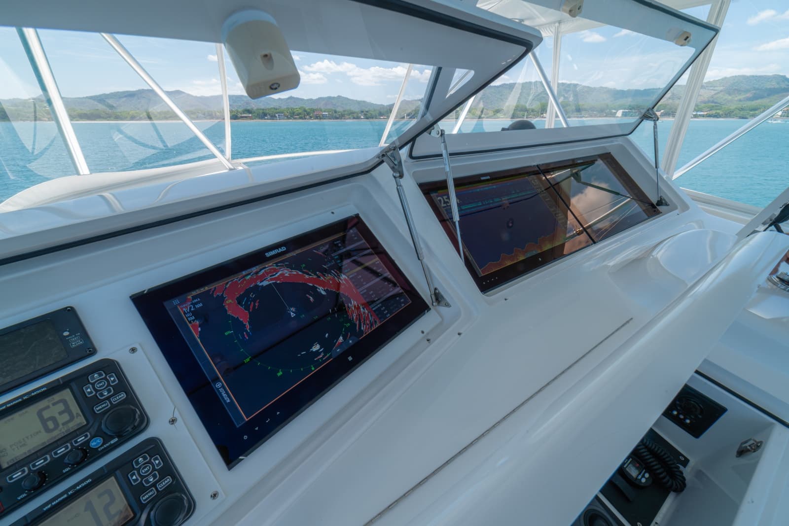 2005 Viking 61 Convertible - Photo 67