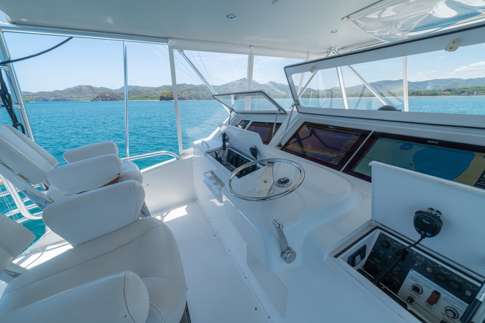 2005 Viking 61 Convertible - Photo 63