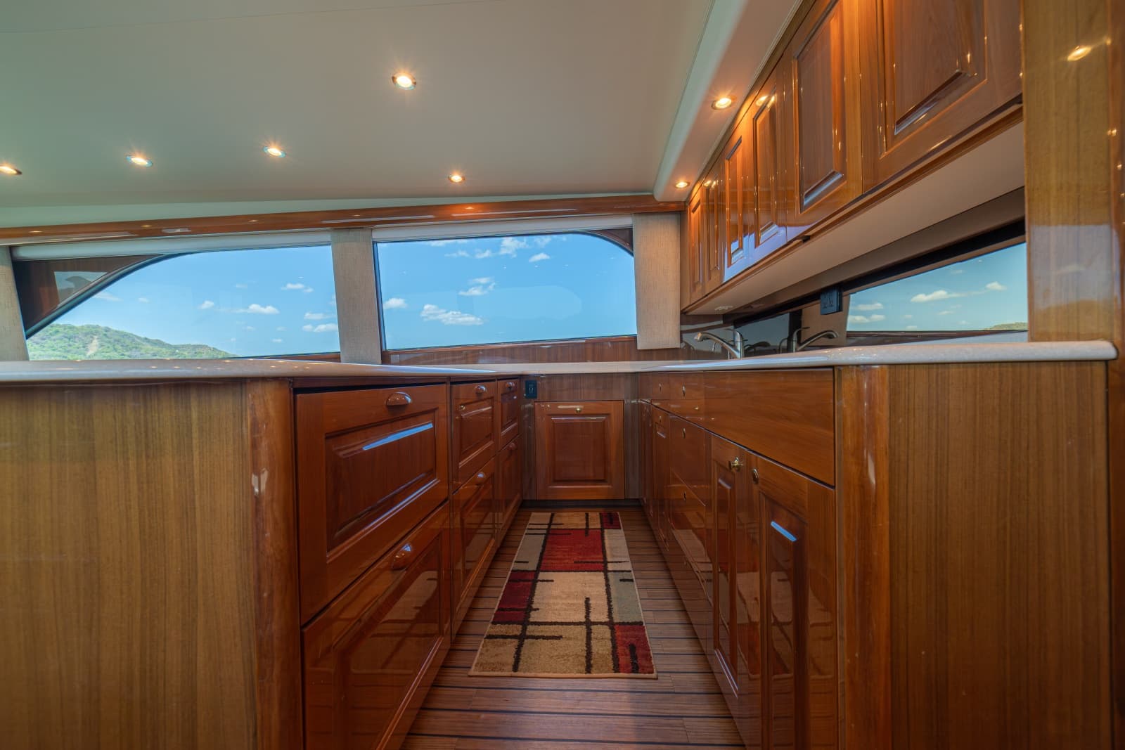2005 Viking 61 Convertible - Photo 9