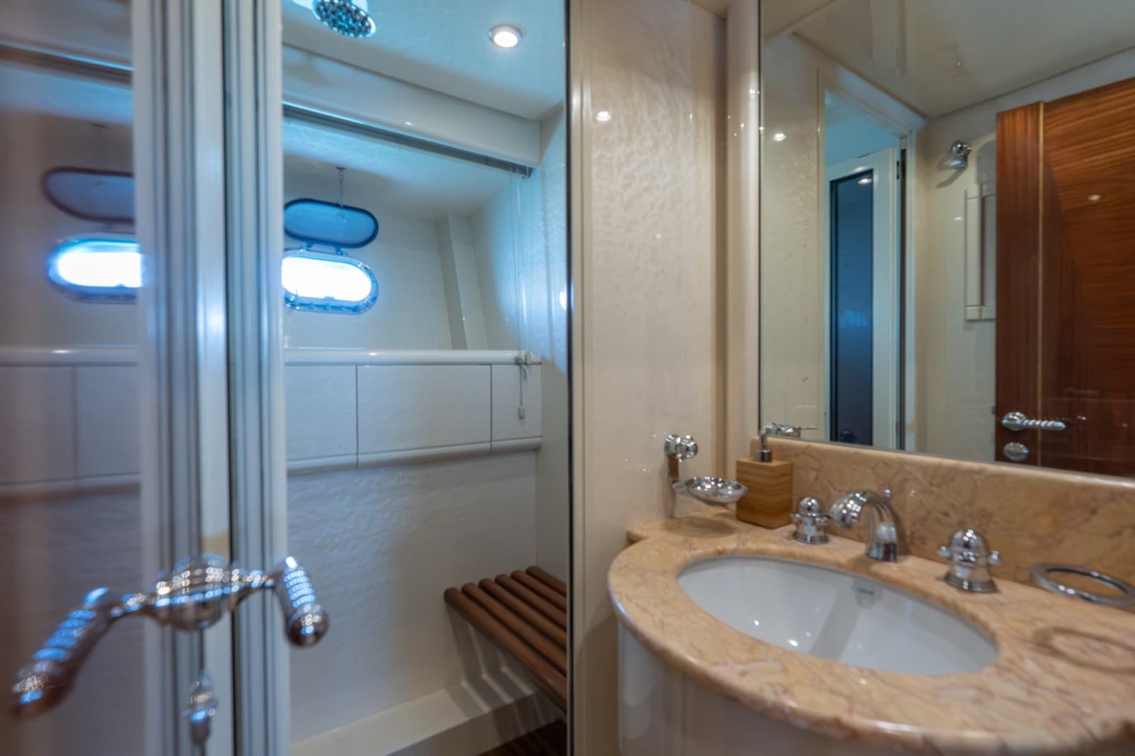 2004 Mangusta 72 - Photo 27