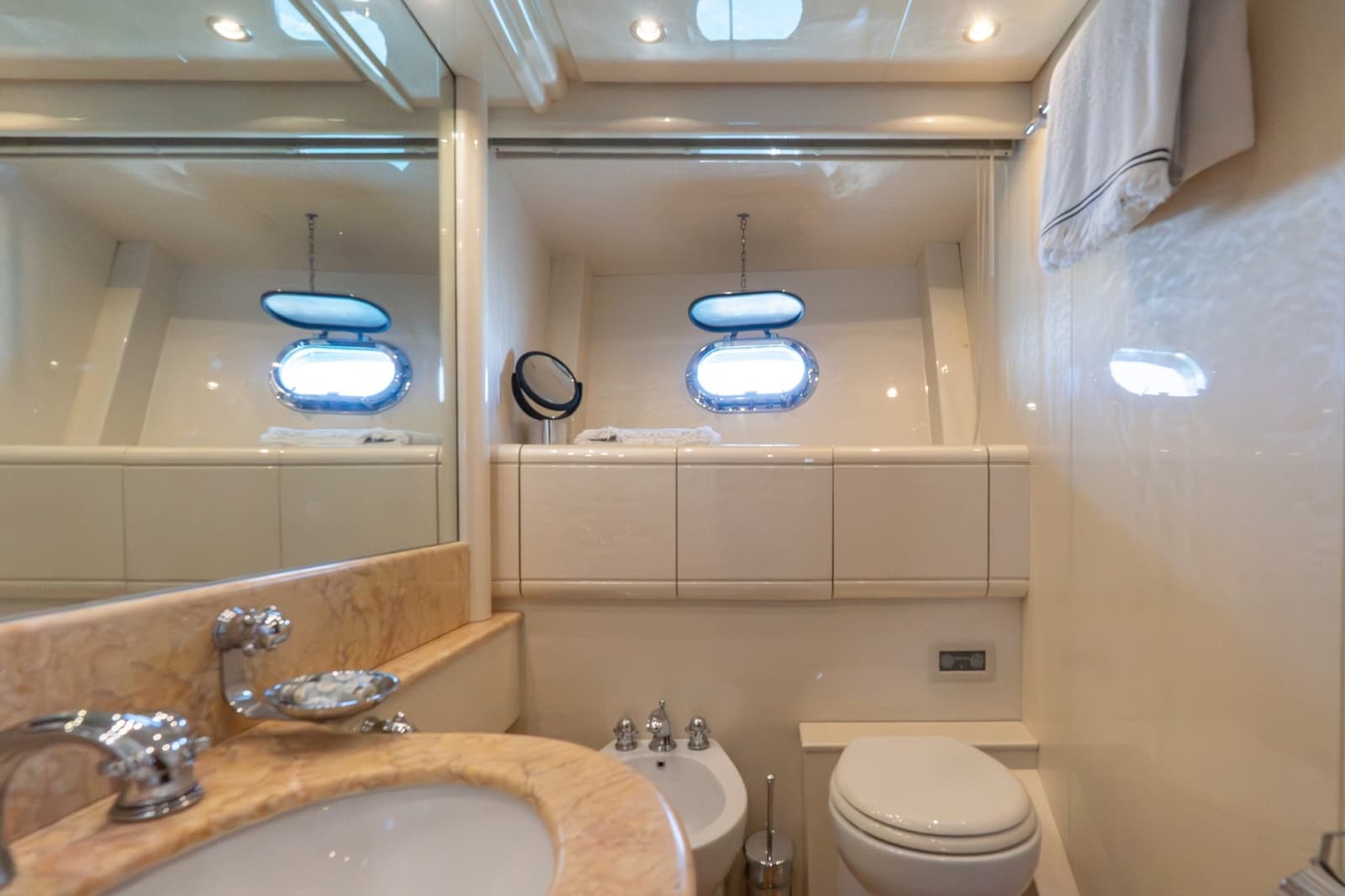 2004 Mangusta 72 - Photo 28