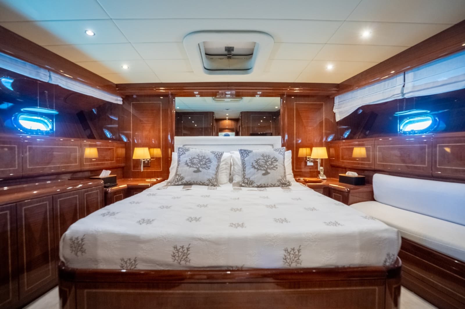 2004 Mangusta 72 - Photo 31