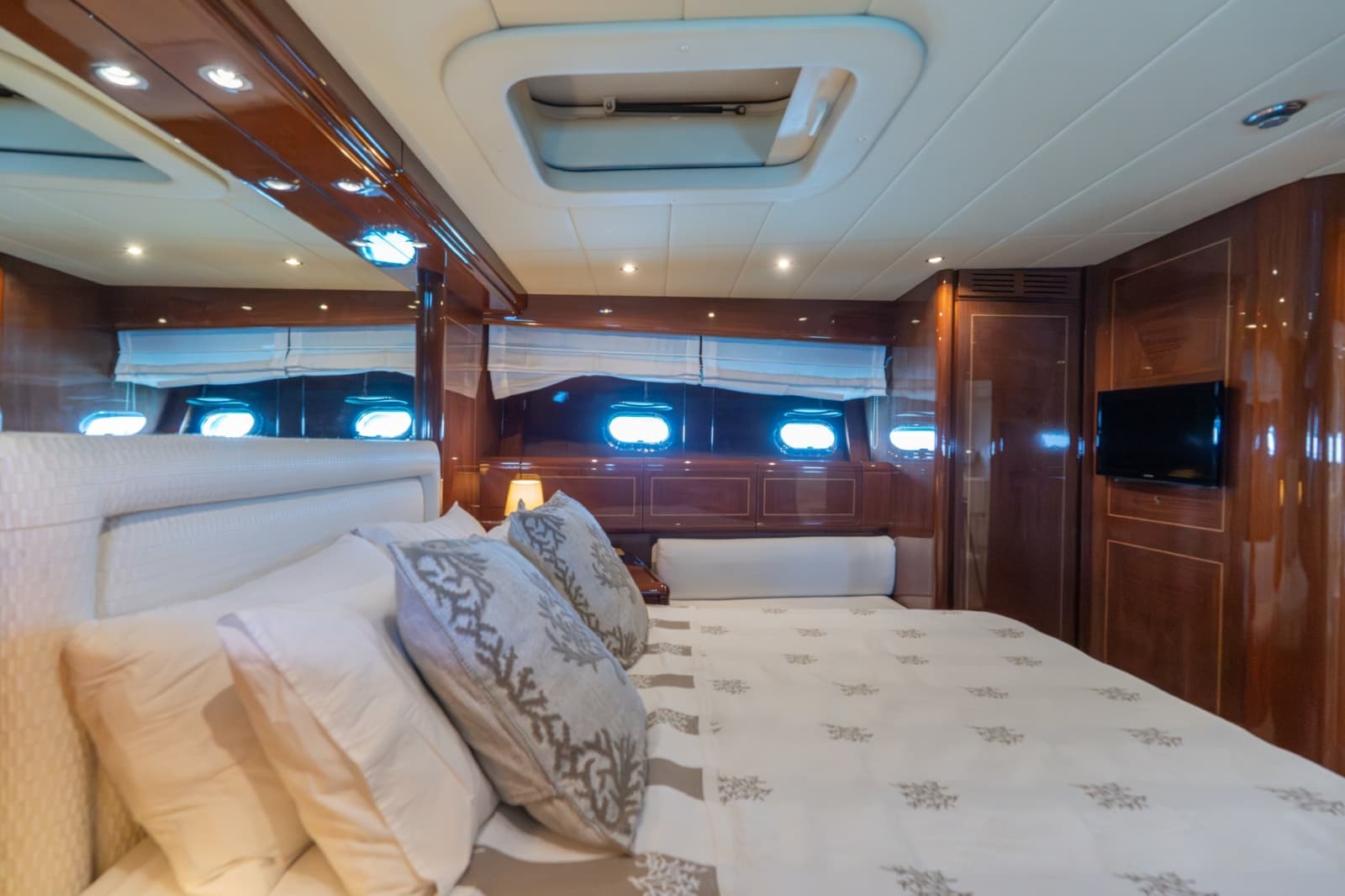 2004 Mangusta 72 - Photo 30