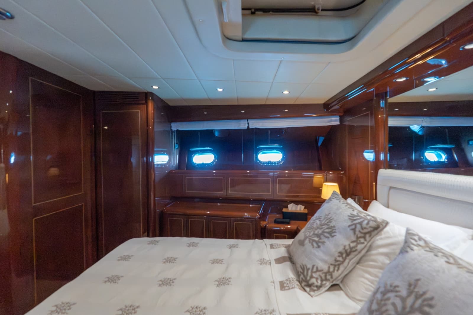 2004 Mangusta 72 - Photo 29
