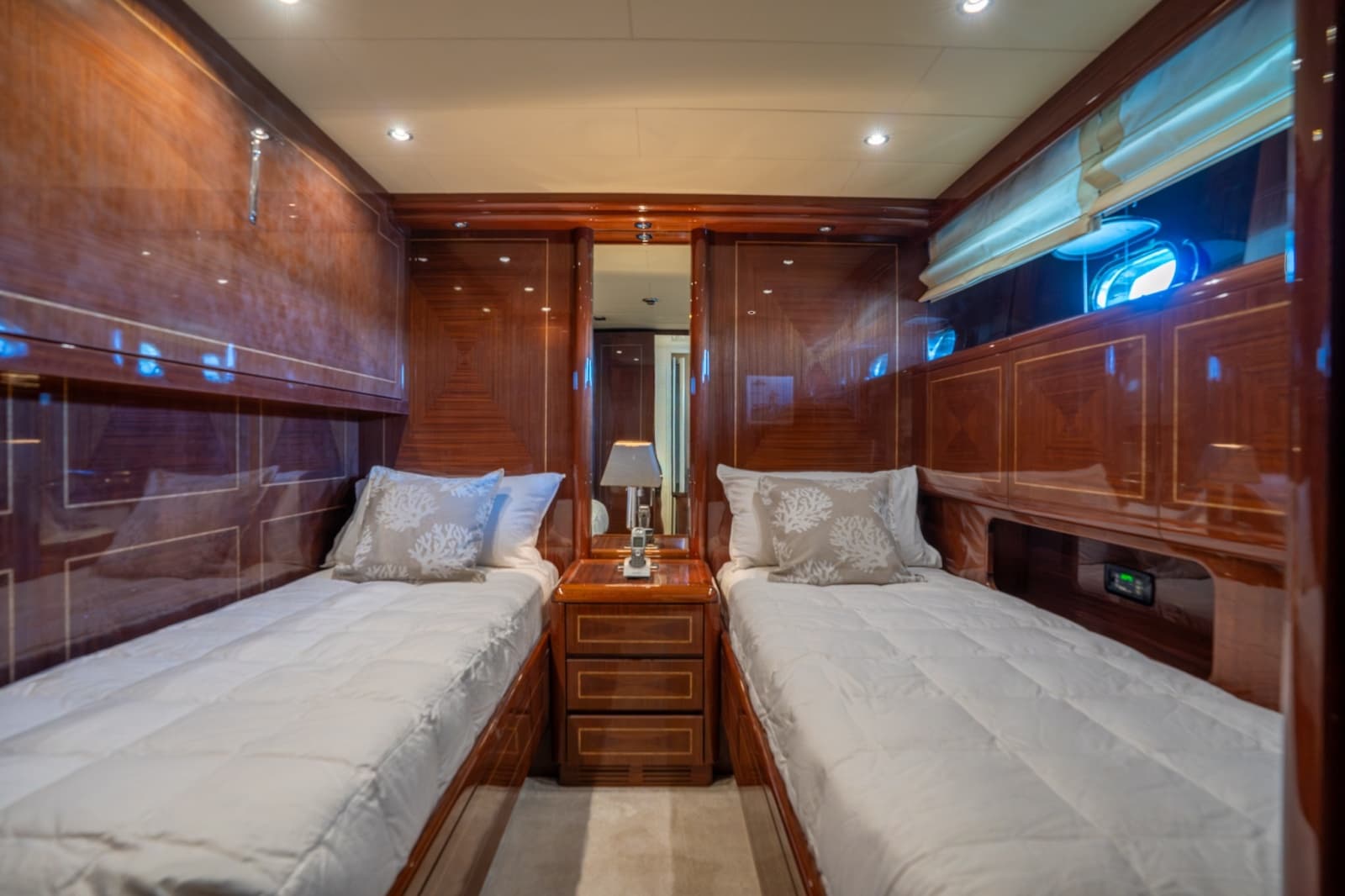 2004 Mangusta 72 - Photo 33