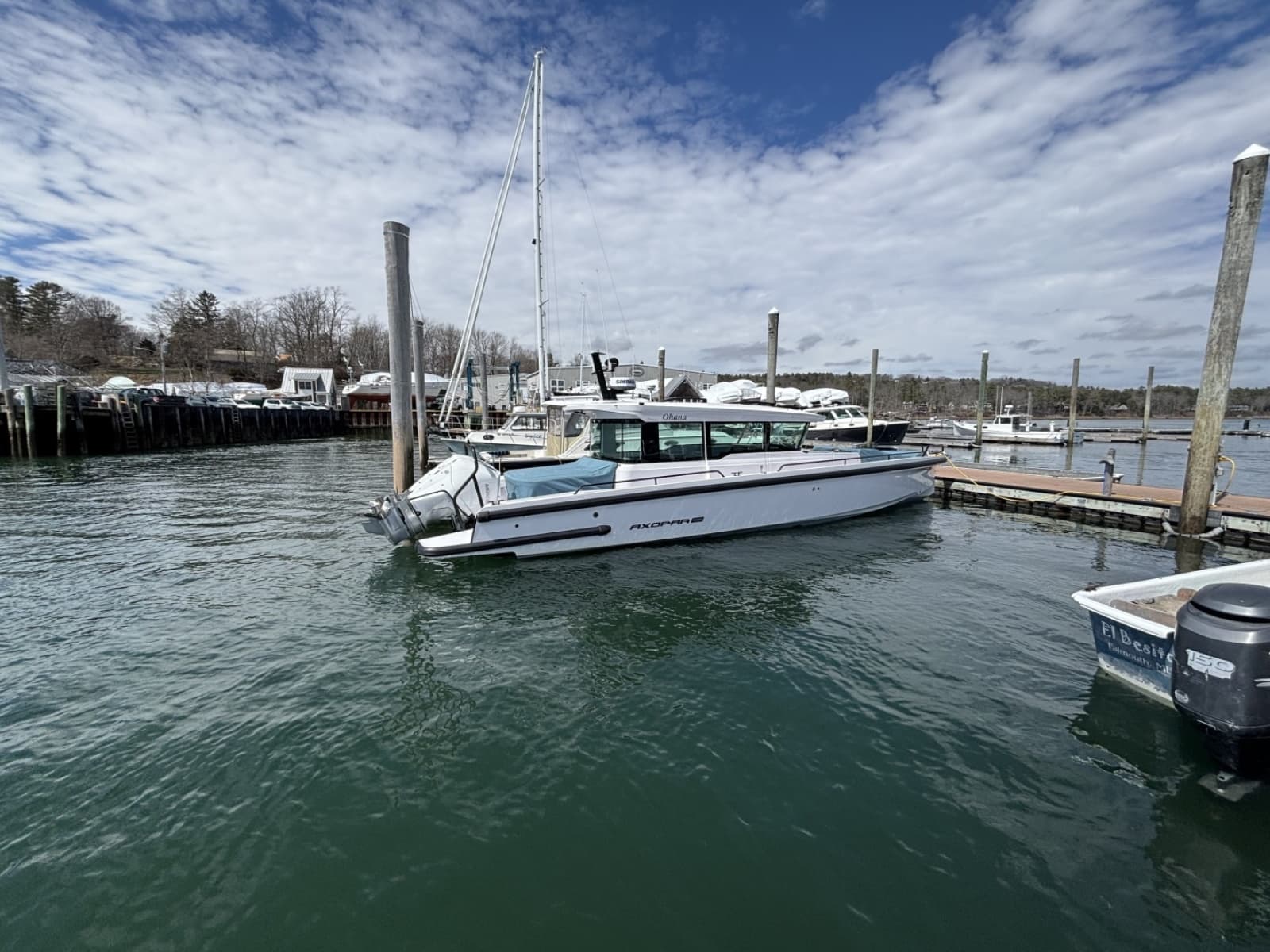 2023 Axopar 37XC Cross Cabin