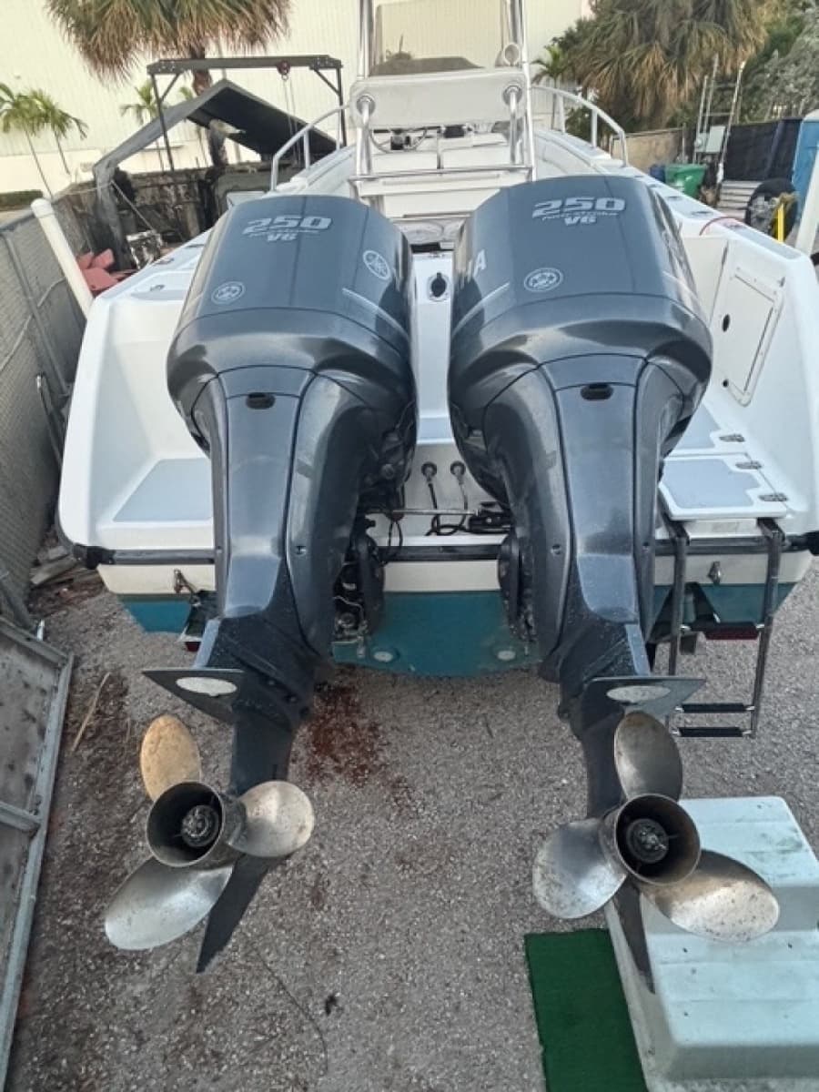 2001 Boston Whaler 26 Outrage - Photo 10