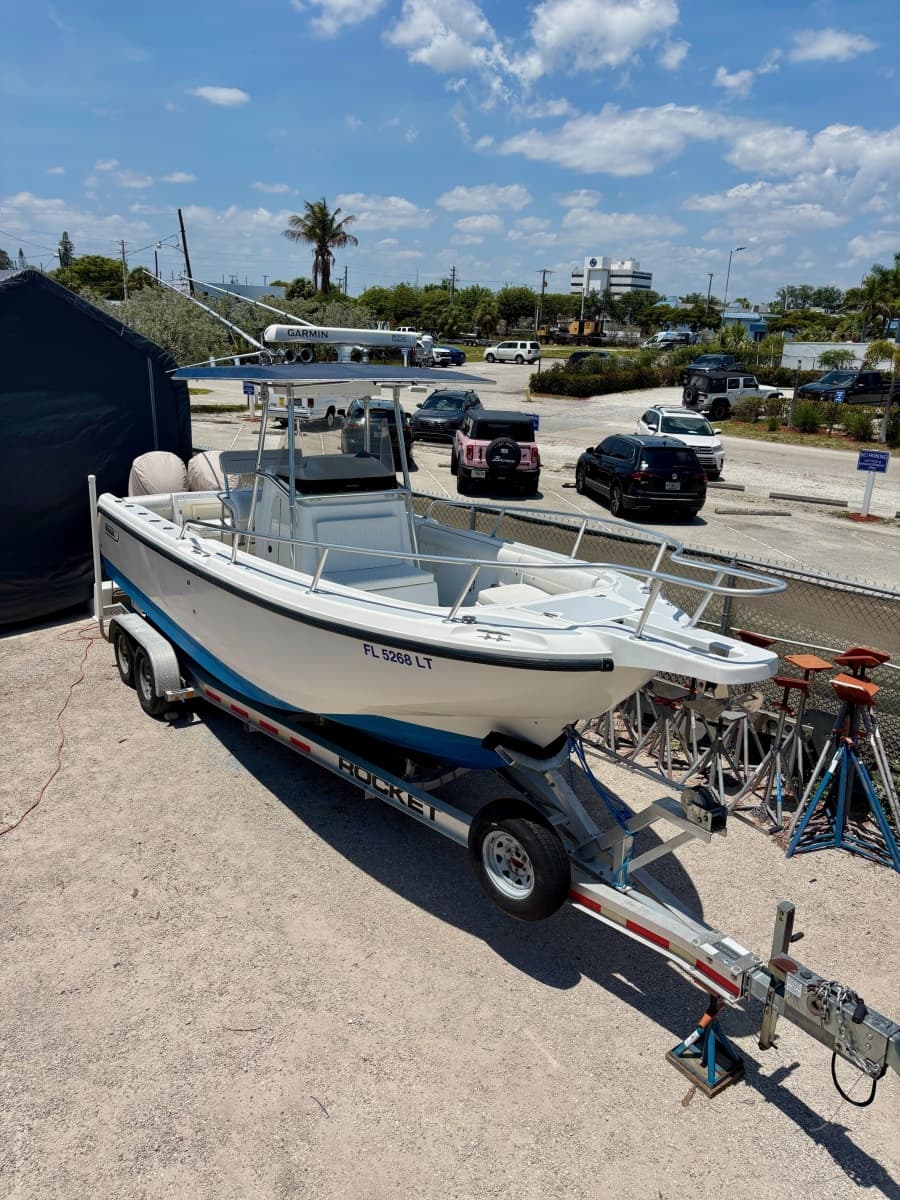 2001 Boston Whaler 26 Outrage - Photo 2