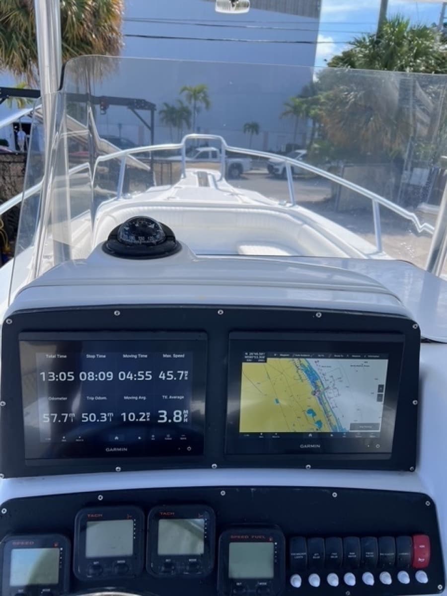 2001 Boston Whaler 26 Outrage - Photo 9