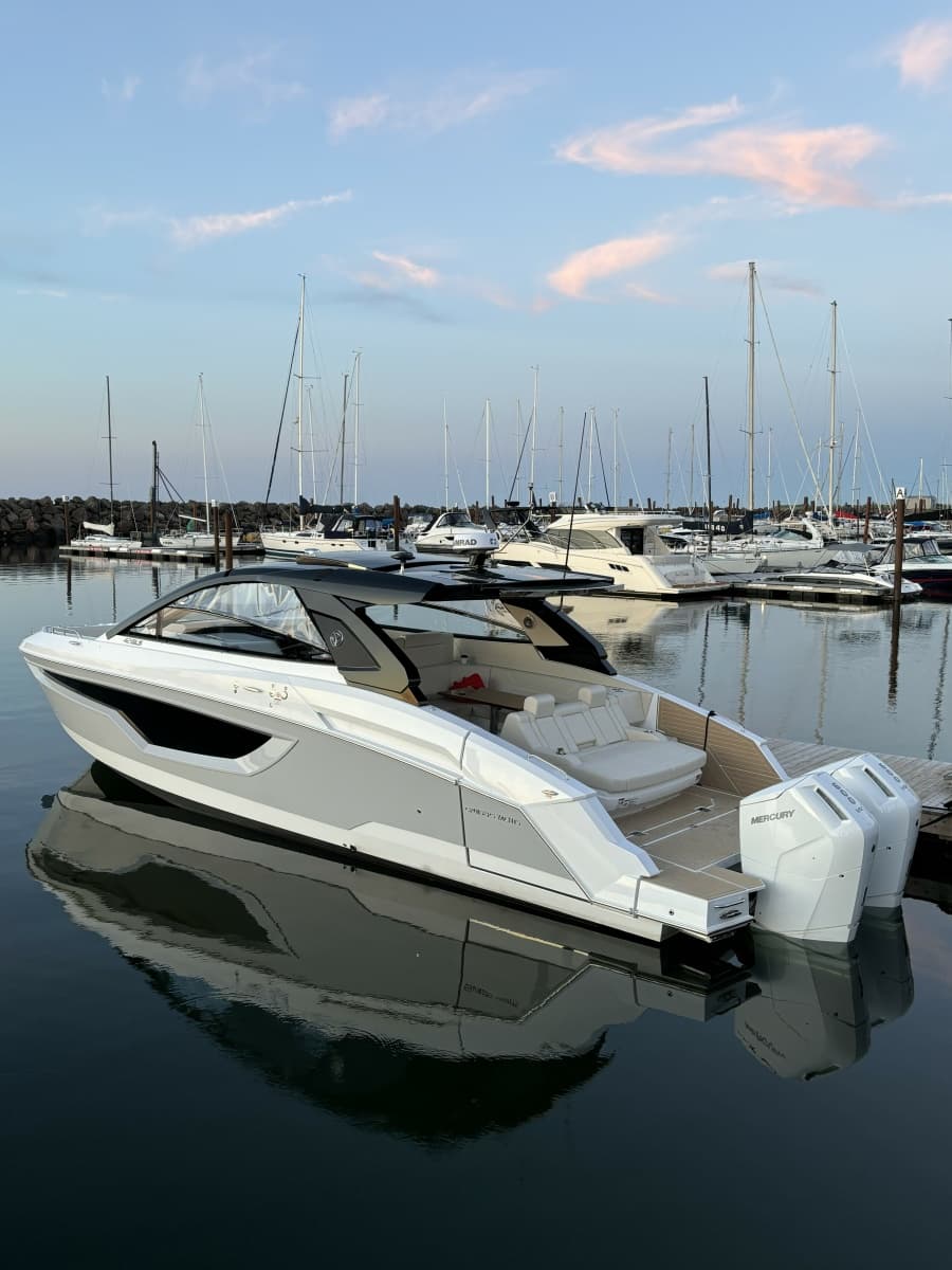 2024 Cruisers Yachts 42 GLS OB
