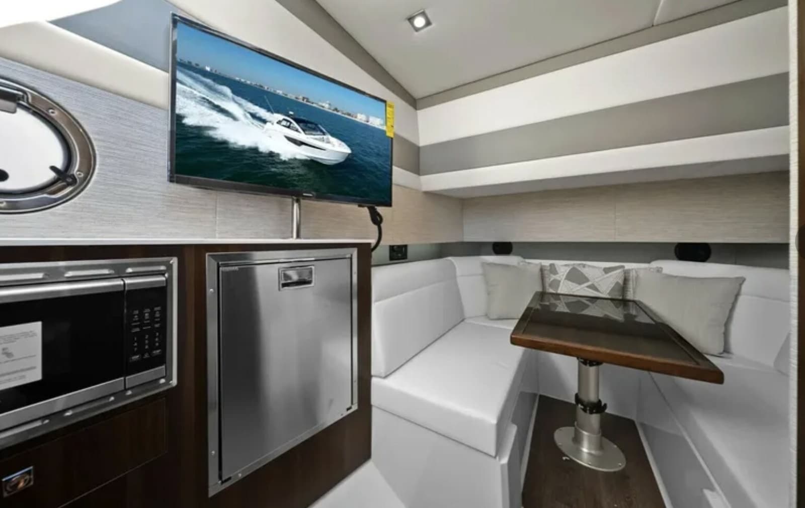 2024 Cruisers Yachts 42 GLS OB