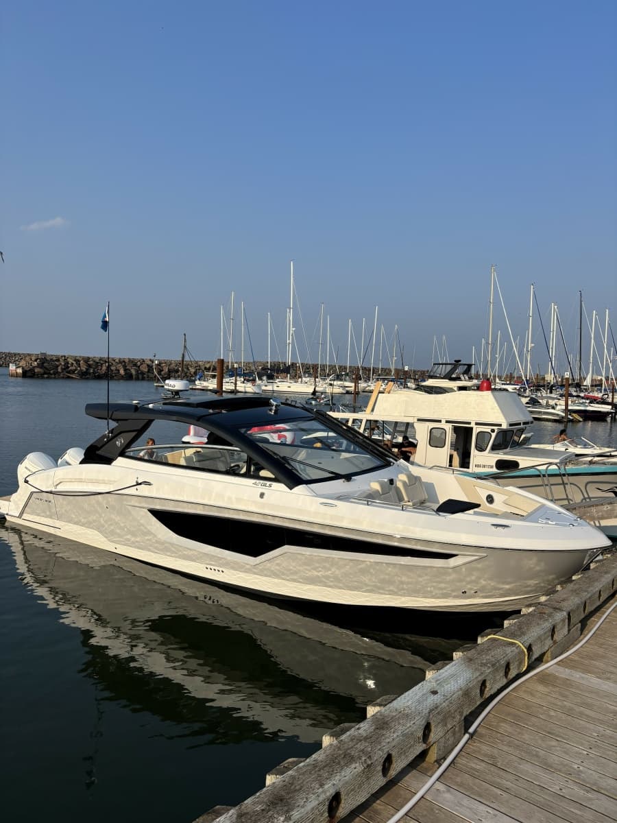 2024 Cruisers Yachts 42 GLS OB