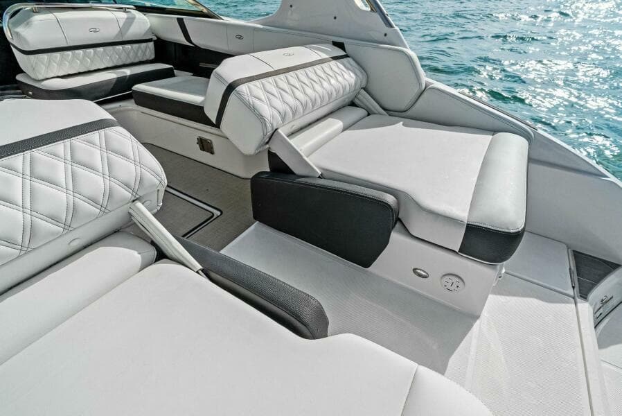 2023 Regal 29 OBX - Photo 8