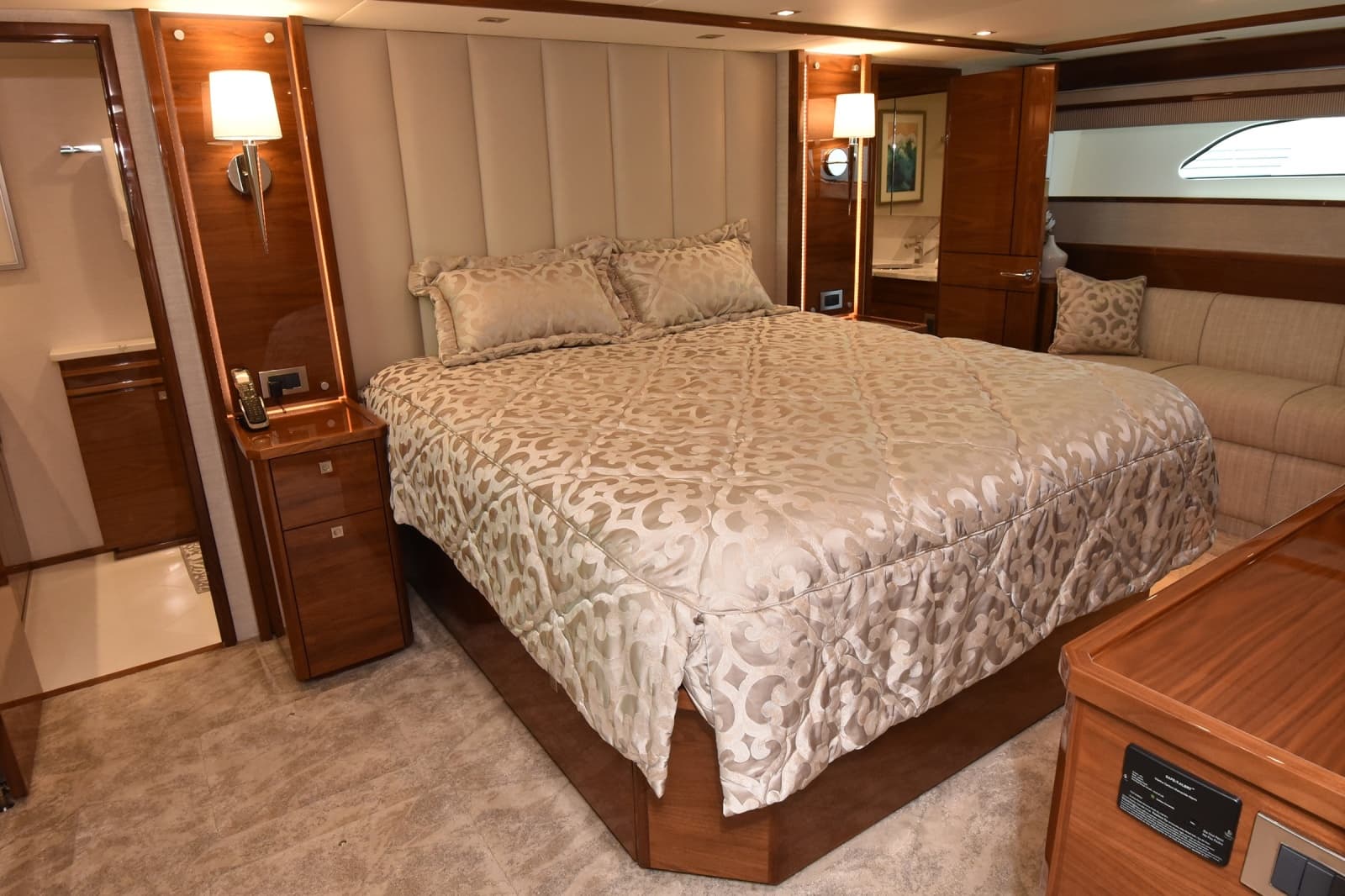 2024 Viking 90 Skybridge - Photo 14