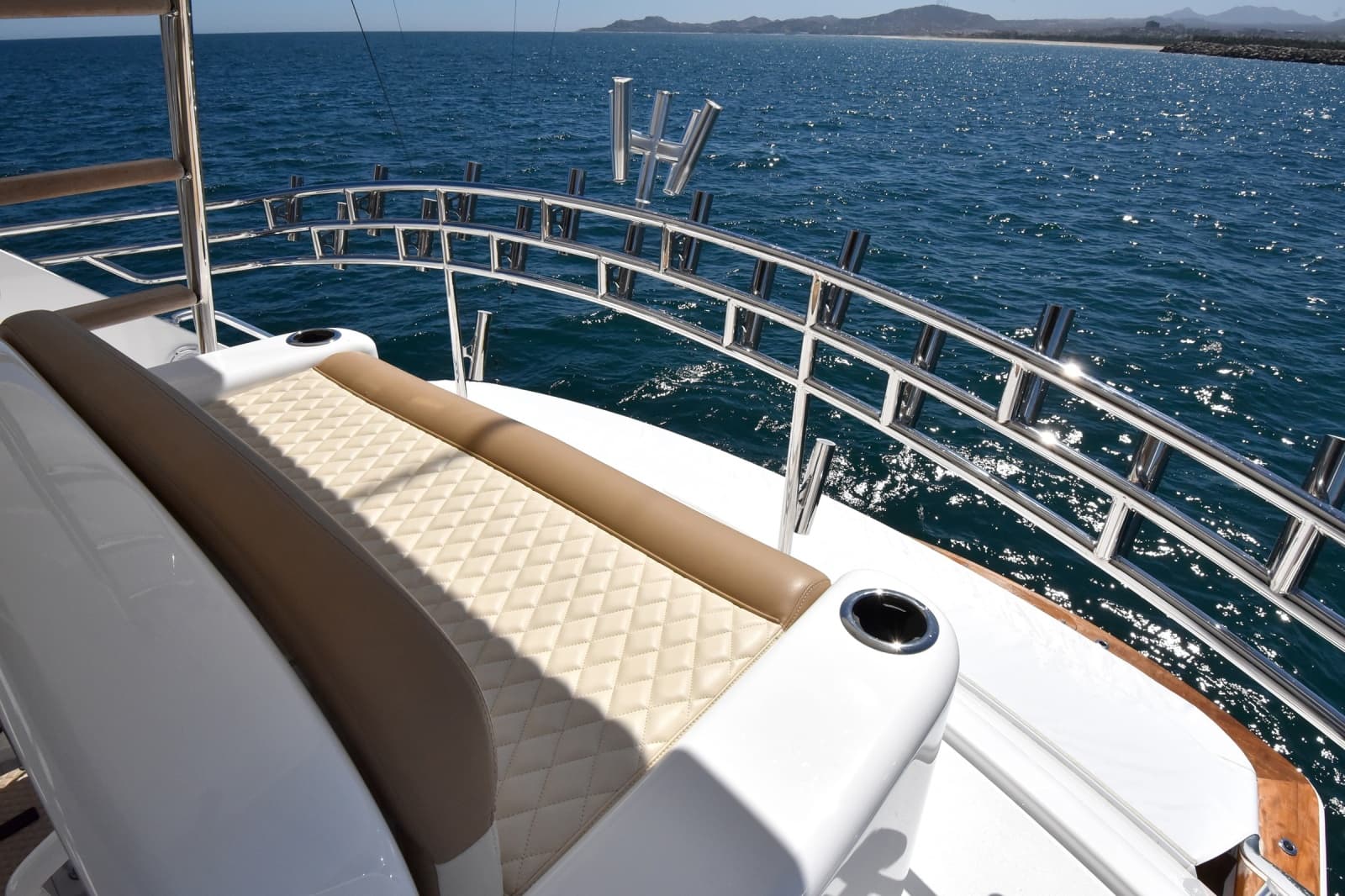 2024 Viking 90 Skybridge - Photo 24