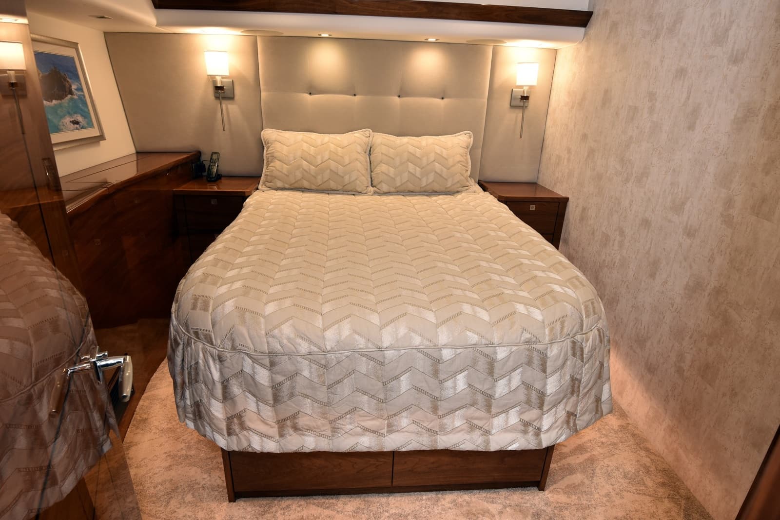 2024 Viking 90 Skybridge - Photo 16
