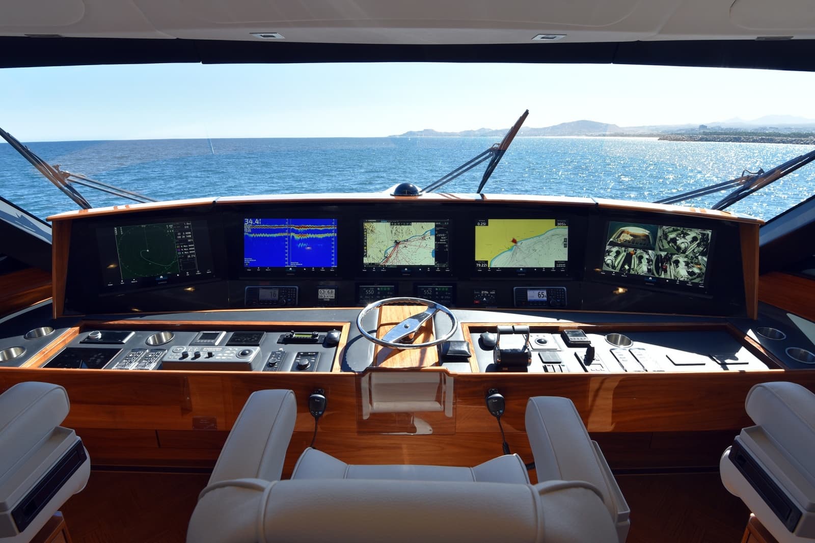 2024 Viking 90 Skybridge - Photo 2