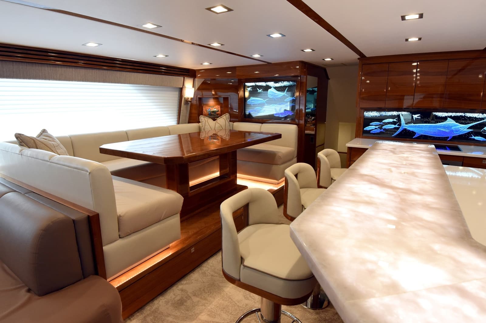 2024 Viking 90 Skybridge - Photo 6