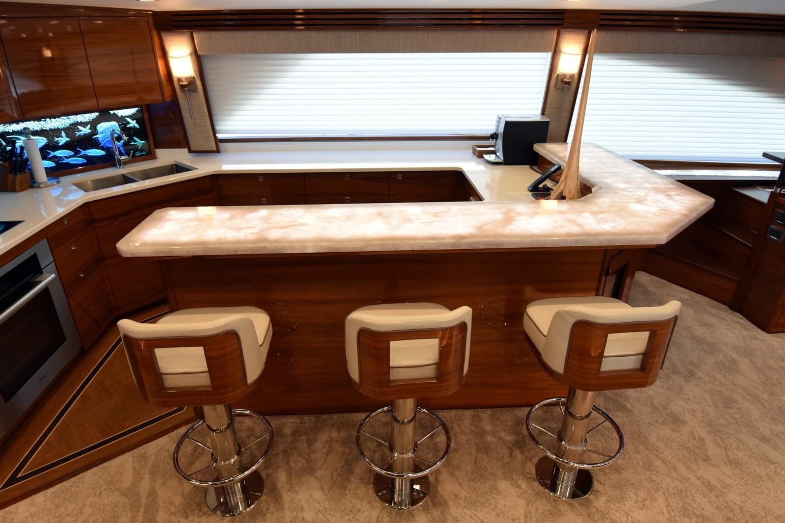 2024 Viking 90 Skybridge - Photo 8