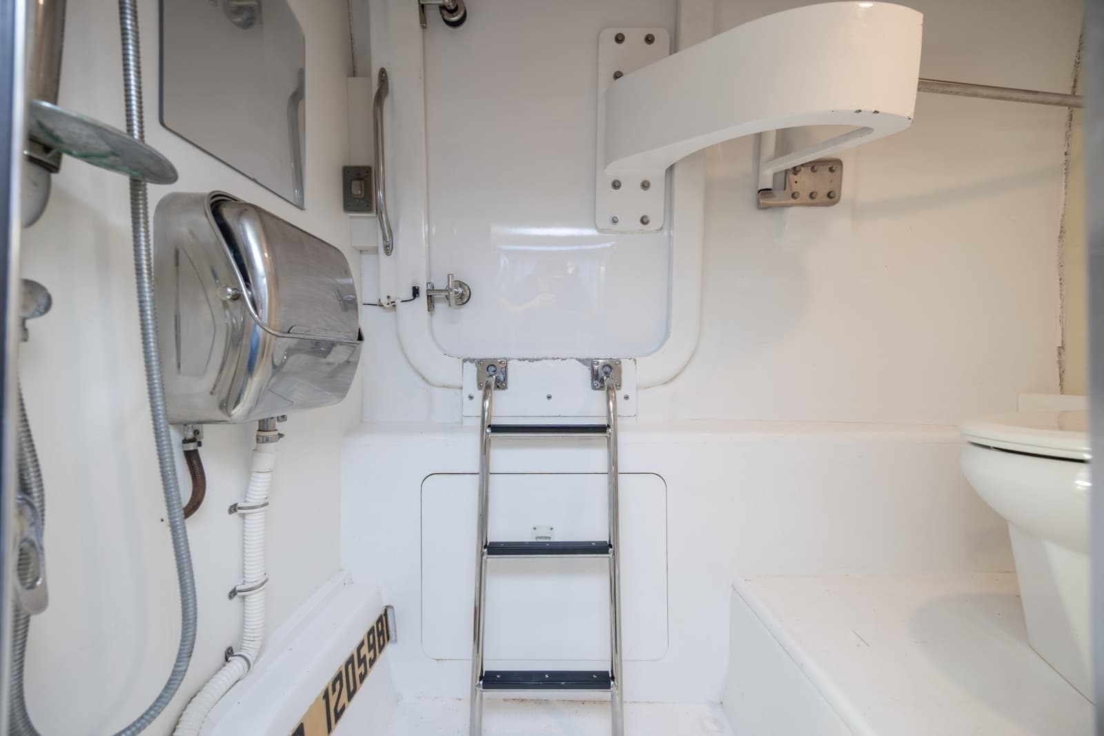 2008 Hatteras Motor Yacht - Photo 10