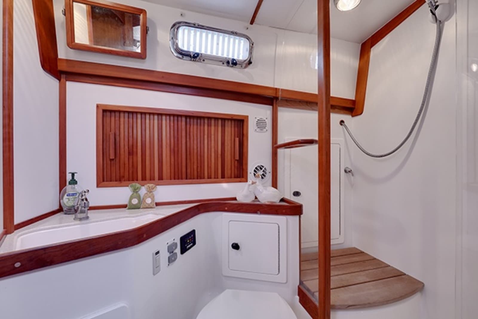 2005 Sabre 42 Express - Photo 22