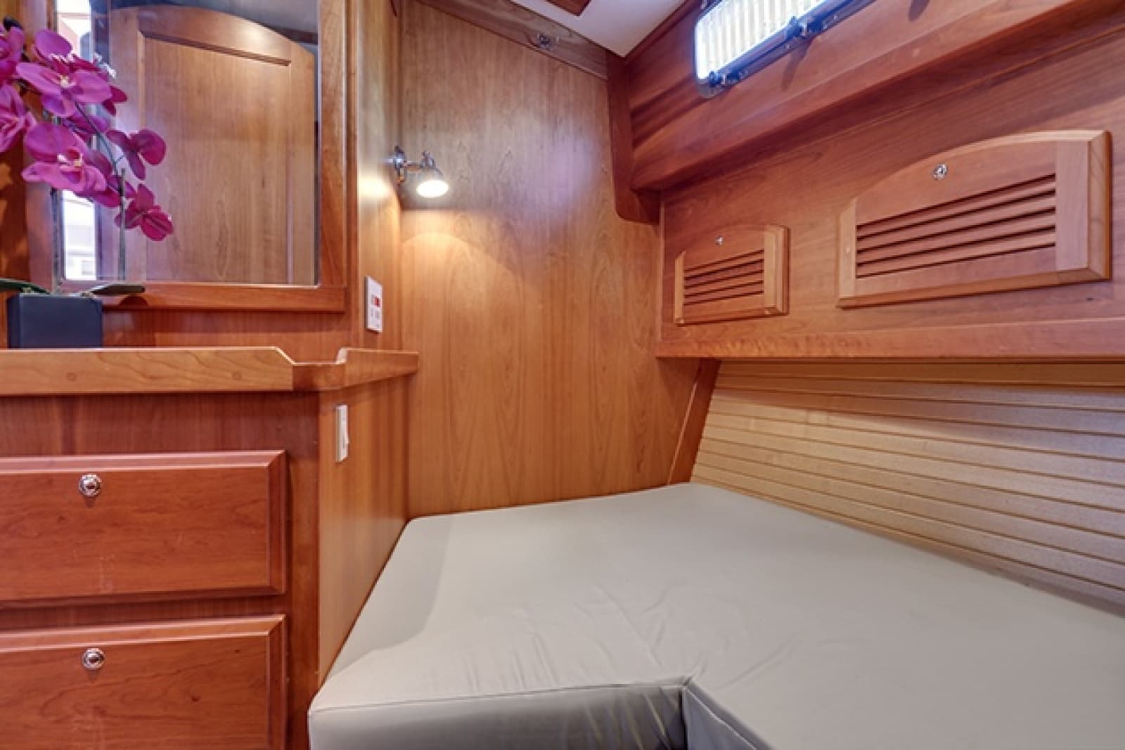 2005 Sabre 42 Express - Photo 21