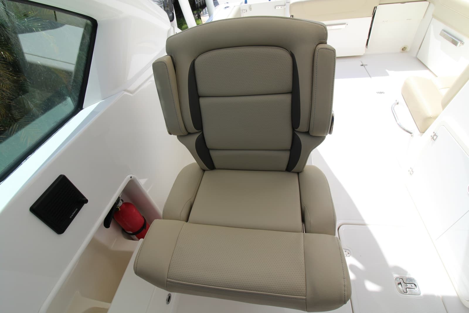 2019 Pursuit DC 266 - Photo 6