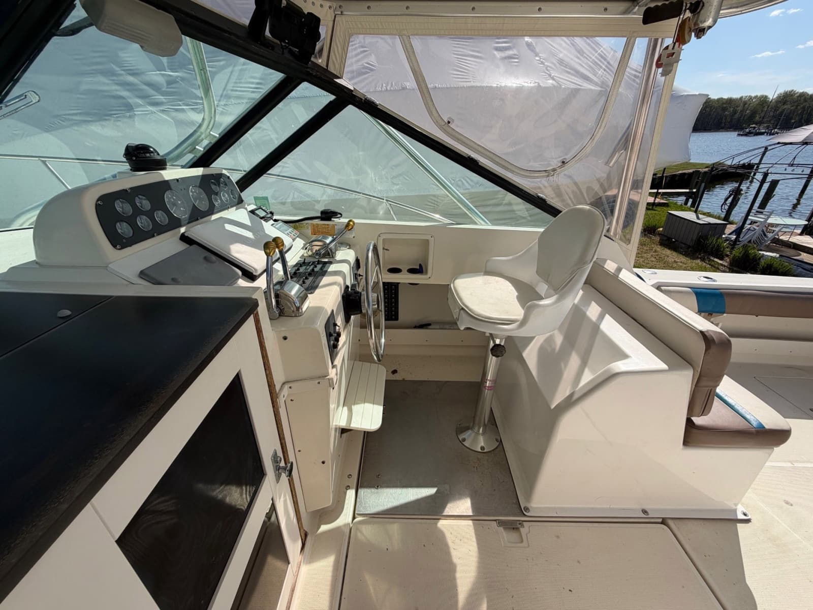 1997 Pursuit 3100 Express - Photo 11