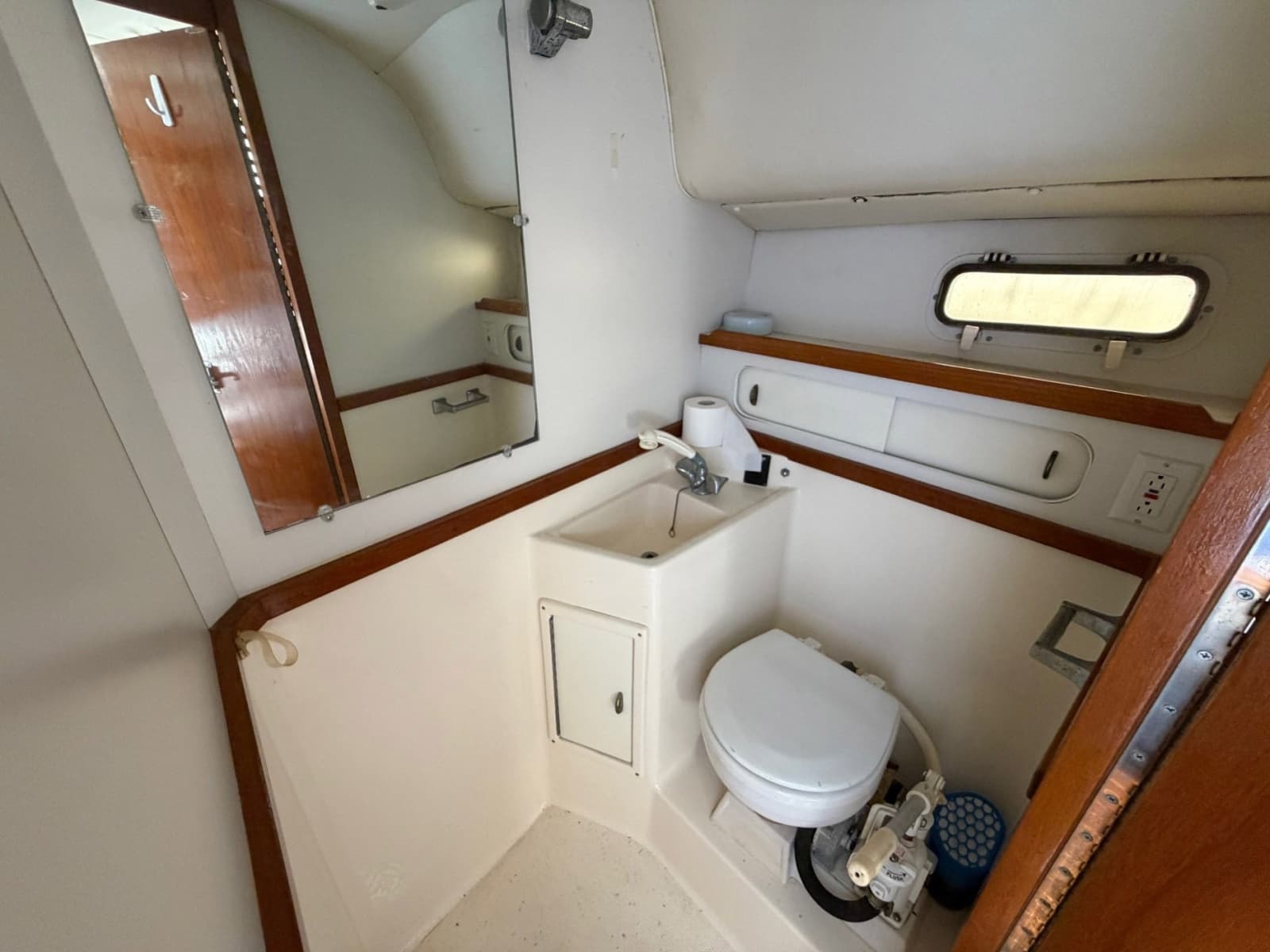 1997 Pursuit 3100 Express - Photo 25