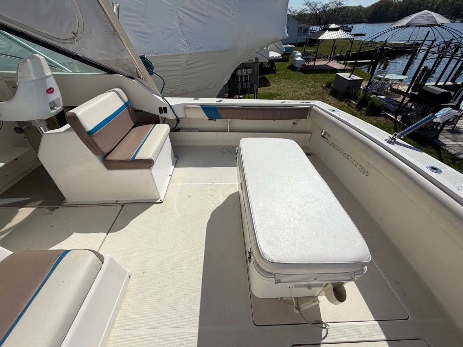 1997 Pursuit 3100 Express - Photo 9